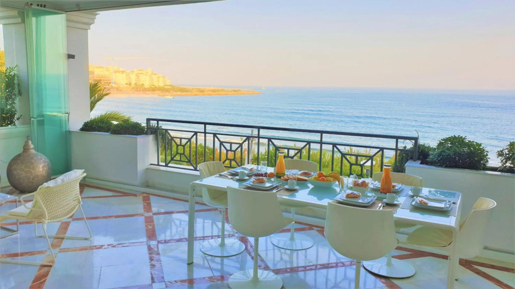 Luxury Apartment Frontal To The Sea In Estepona Doncella Beach