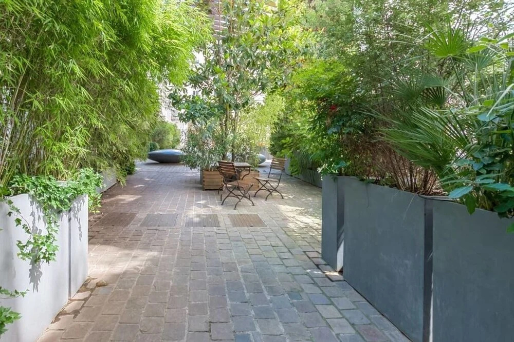 Modern Industrial 80m2 Apartment Near Bastille