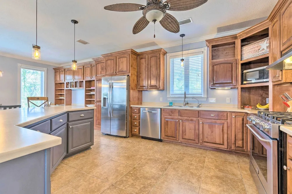Pool & Dock Access: Gulf Shores Family Getaway!