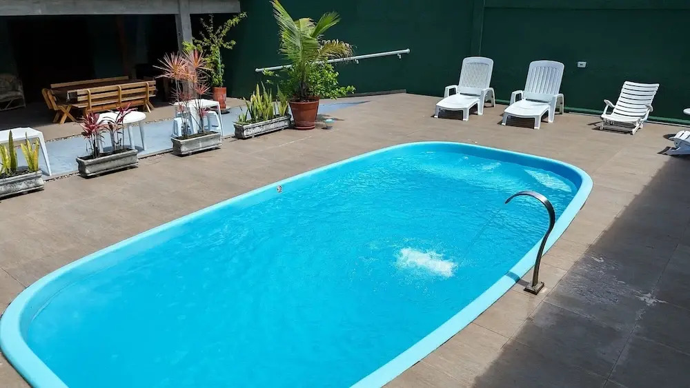 Casa a 200m da Praia com Piscina Privativa para Grupos em Boracéia