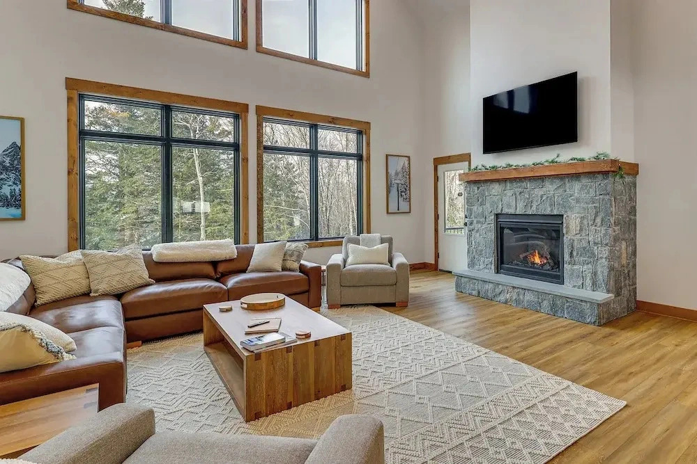 Luxe Mountain Home w/ Chefs Kitchen & Okemo Views