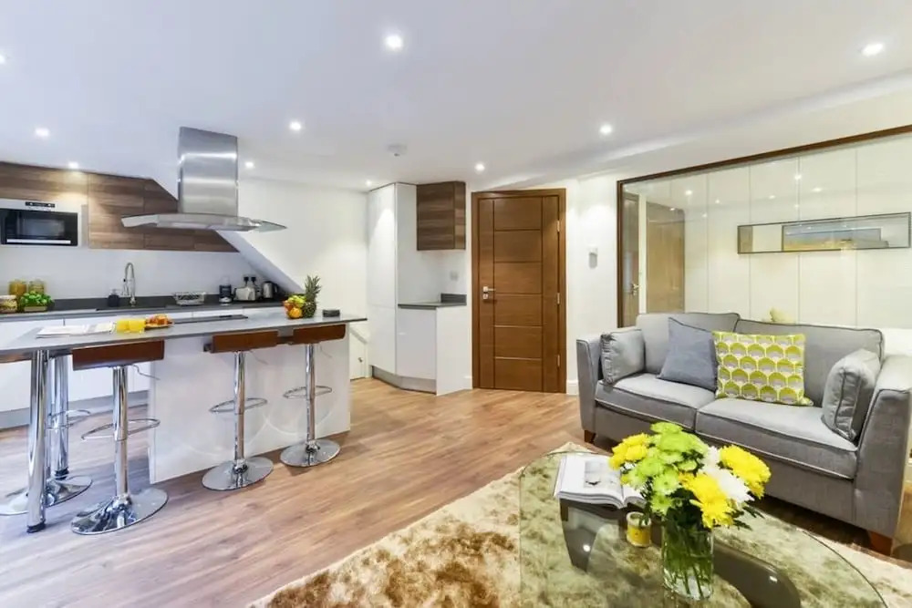 Hotel Style Penthouse Located Close to Central 8