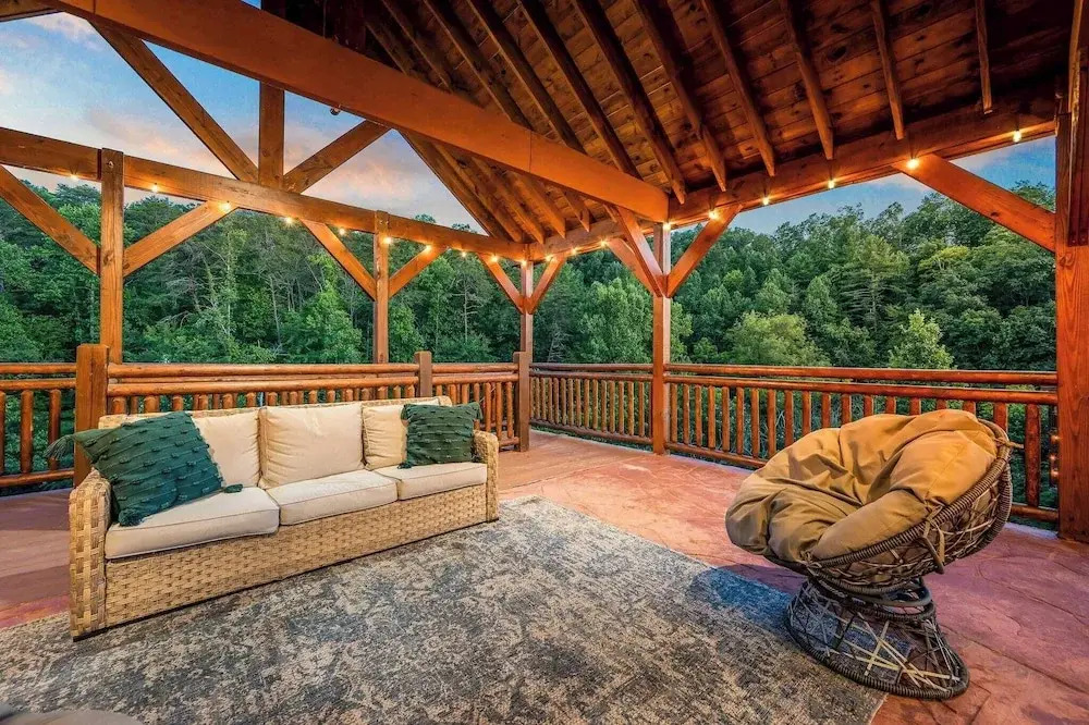 Smokeys Paradise by Avantstay Sleeps 22 + Pool