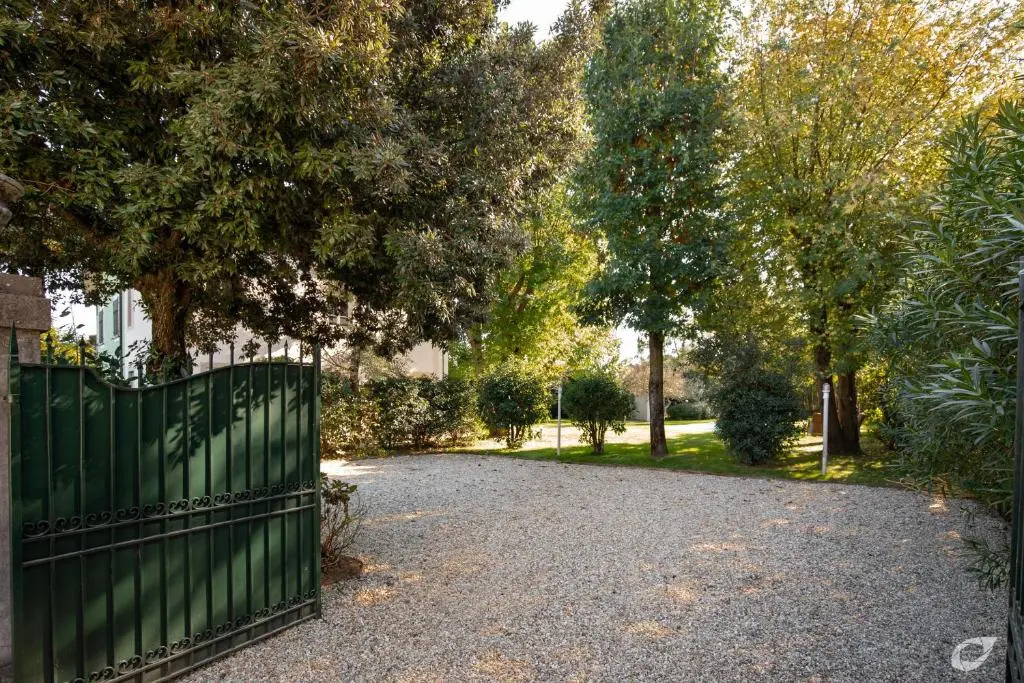 Villa Giardino Lucca heated pool, 2 miles Lucca