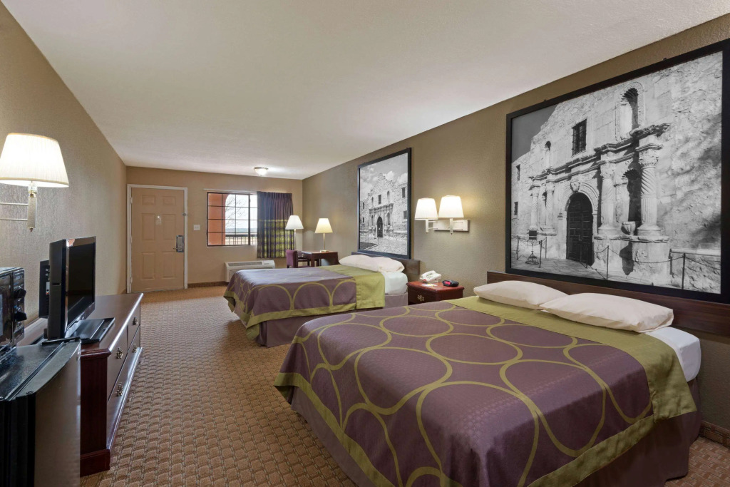 Super 8 by Wyndham San Antonio/Riverwalk Area