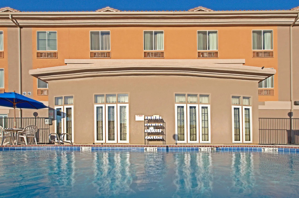 Holiday Inn Express & Suites Tucson by IHG
