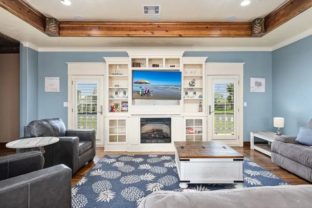 Yoho Hideout 4 Bedroom Home by RedAwning