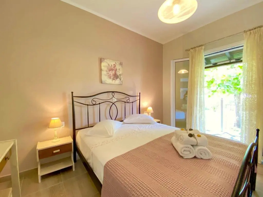 Asteraki Beach House by DadoVillas