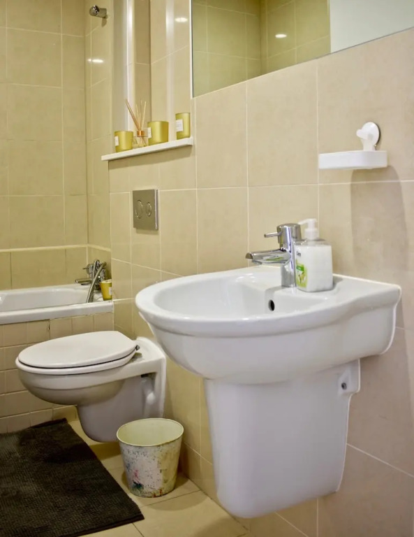 1 Bedroom Flat With Balcony in Rathmines