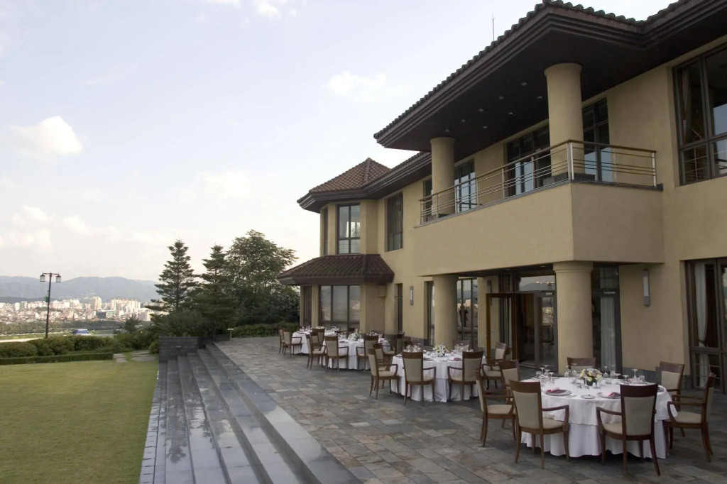 Sheraton Grande Walkerhill