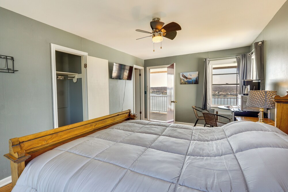 Unit 2: Pool, Lake & View! Studio By Bagnell Strip
