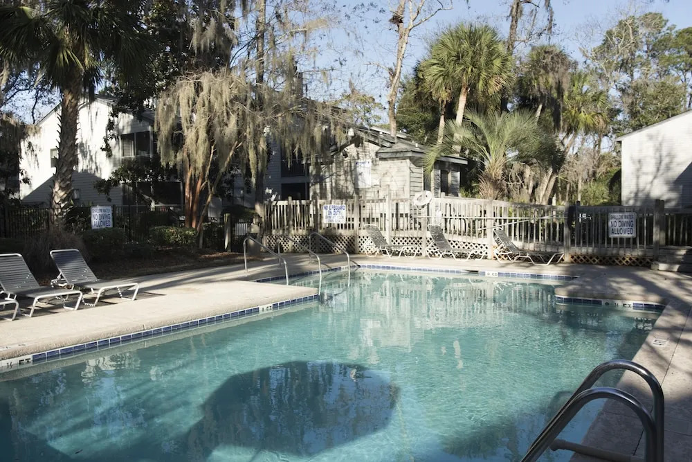 Ocean Breeze Villa, Pools & Tennis: Walk to Beach condo