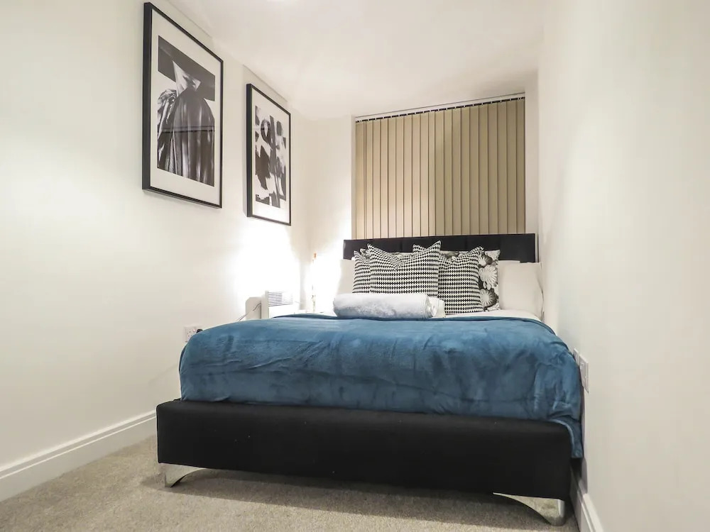 Tudors - JQ Apartments - Double & Twin