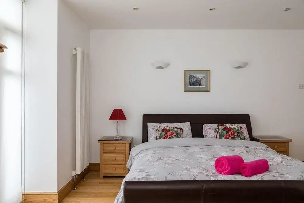 Specious Family Kensington 5-bed House, Sleeps 10