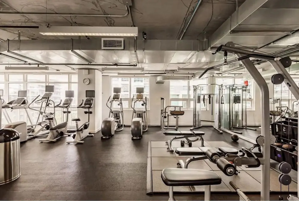 Miami Midblock Condo - City Views, Pool & Balcony