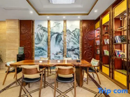 Xincheng Hotel (Government of the People's Republic of China on Chen Yuanguang Avenue)