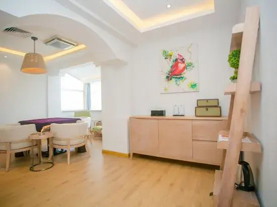 Changchun Lanhai Tangquan Business Hotel