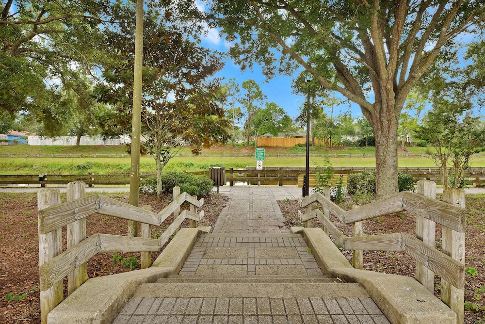 Sunshine Hideaway - Large Studio - Pet Friendly