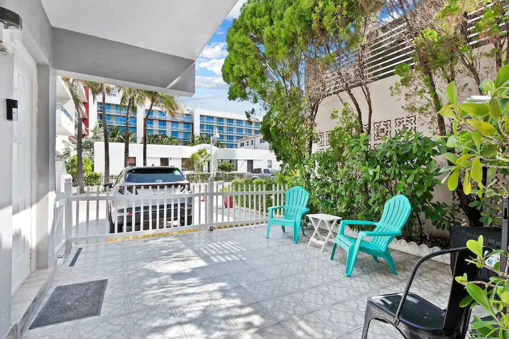 Renovated Apt -unit #3 / Close to Beach w/ Parking