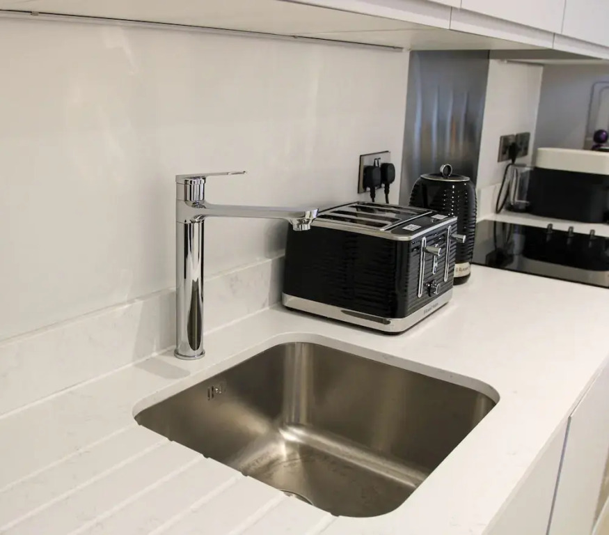 Slate Suite 1BR City Views