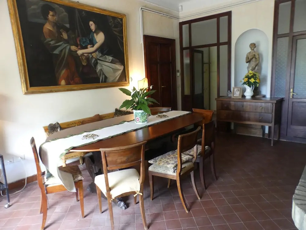 Elegante Appartamento in Villa con Piscina
