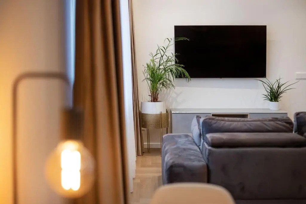 3 Bedroom Apart/24h self check in/free parking/up to 6 people/