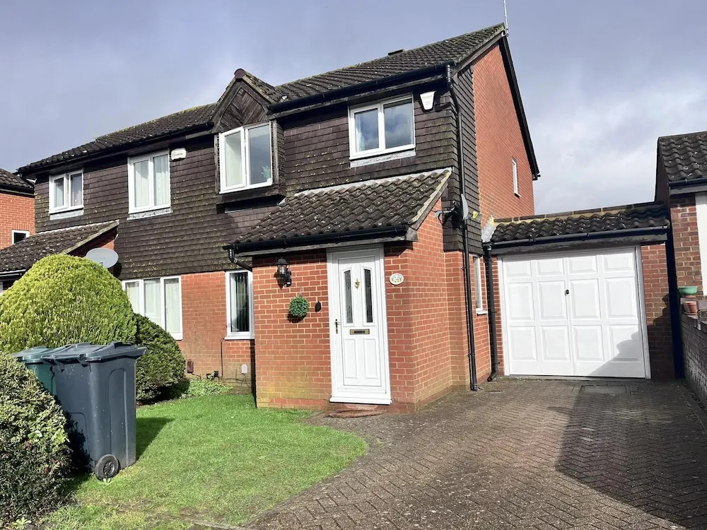 House - Sleeps 7 - Garden - Parking