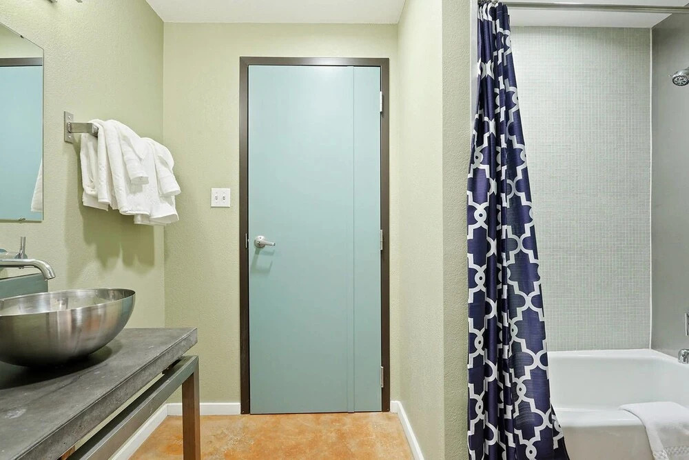 Spacious 3br/2ba Industrial Apt in Nola by Domio