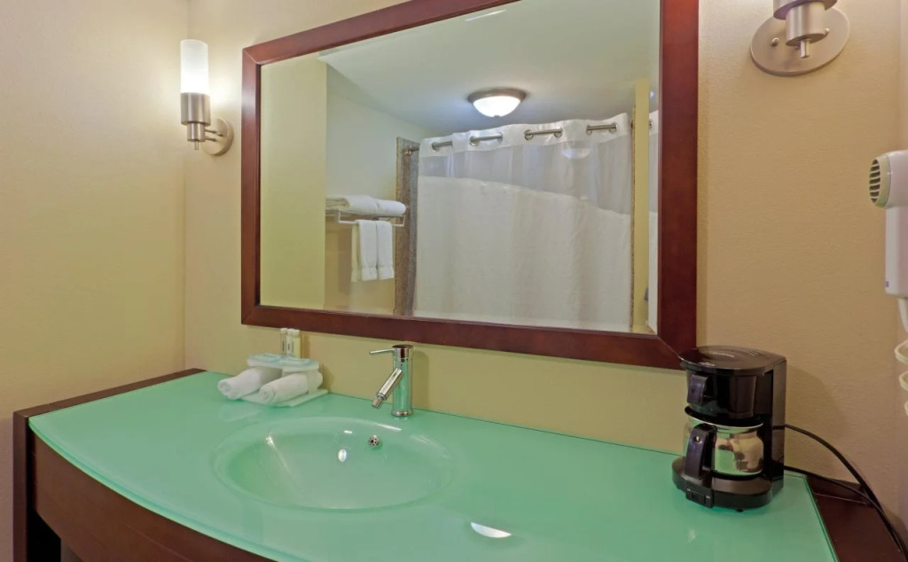 Holiday Inn Express Suites Charleston, An Ihg Hotel