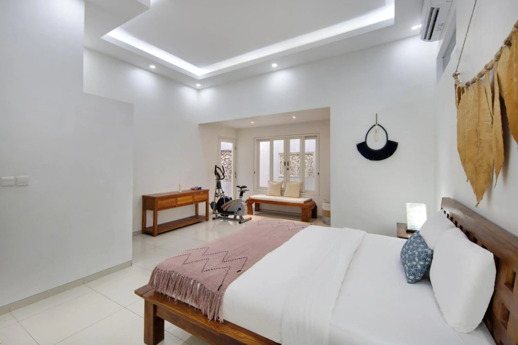 Villa Shree Canggu by Azure, 2 mins walk to Beach near Finns