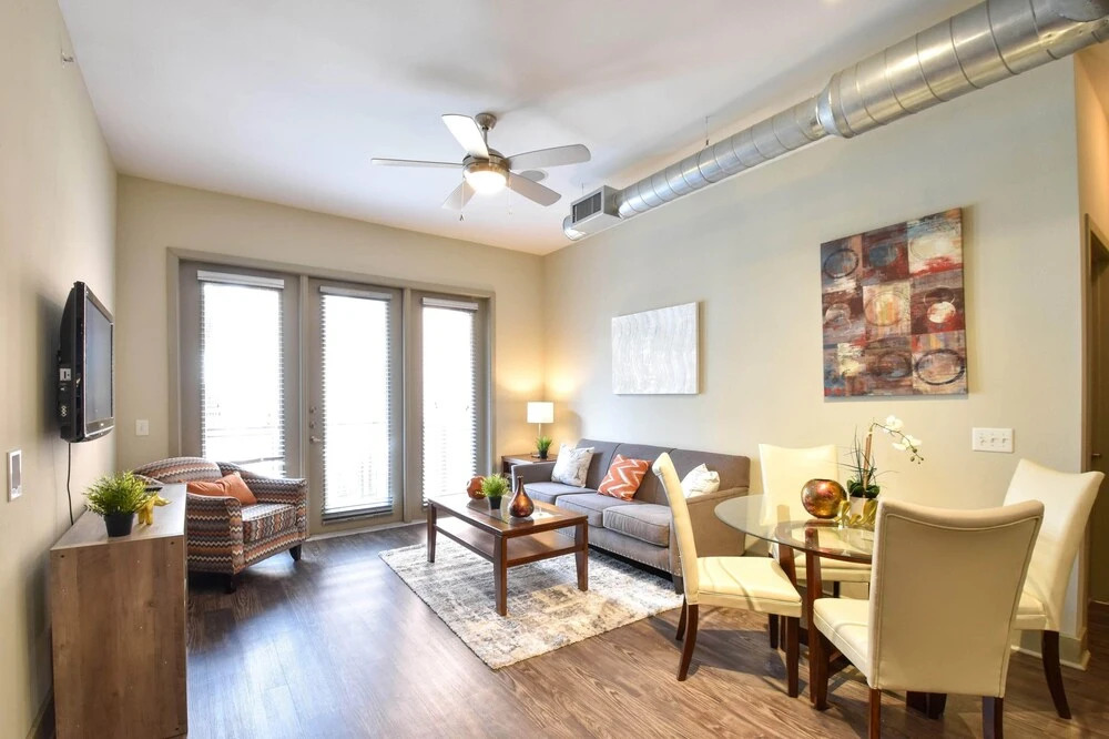 Design District Apts Near Market Ctr by Frontdesk