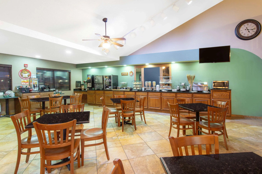 AmericInn by Wyndham New London