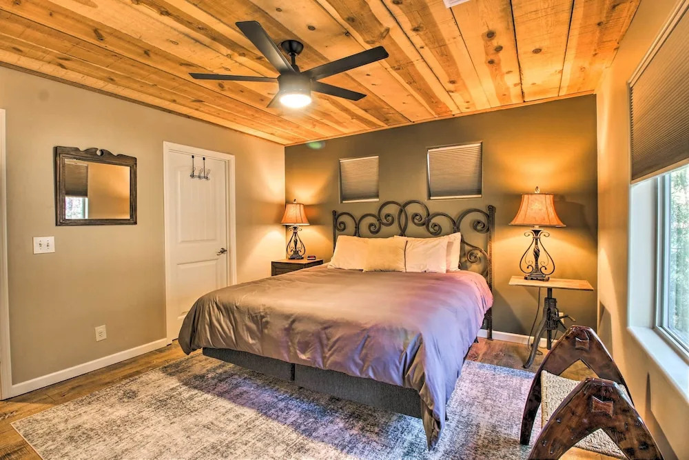 1 Mi to Rainbow Lake: Newly Built & Woodsy Retreat