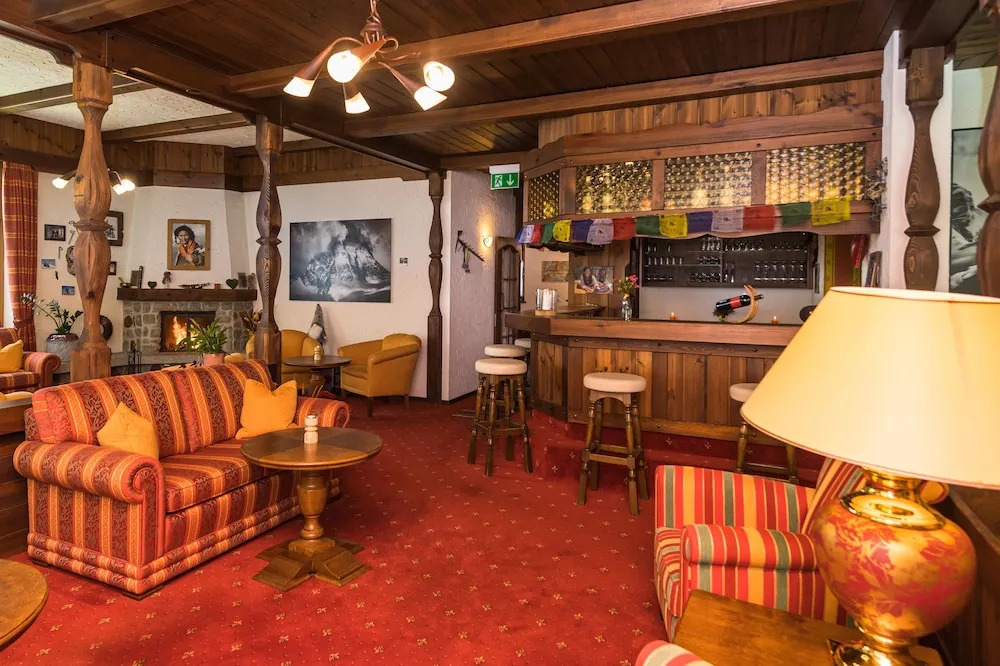 BaseCamp Hotel
