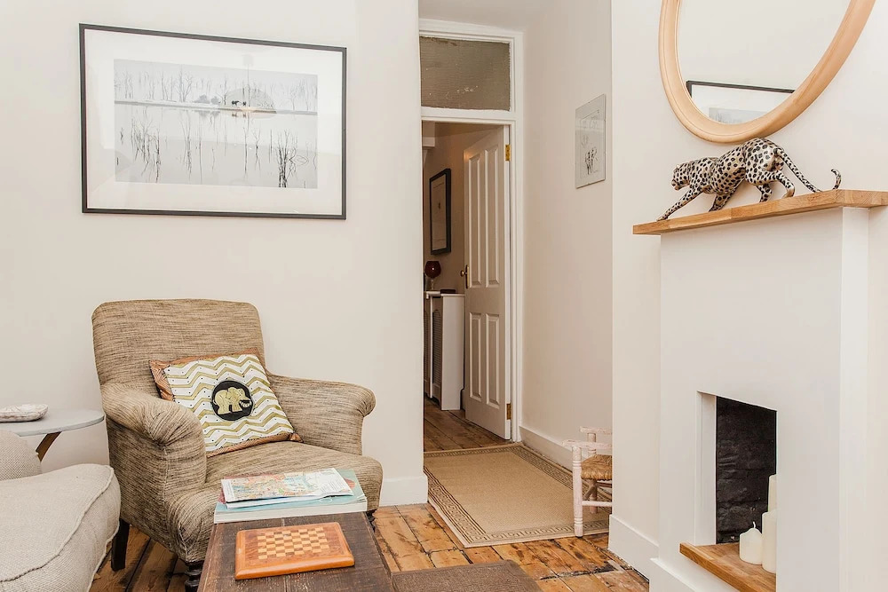 Beautiful 2 Bedroom Garden Apartment