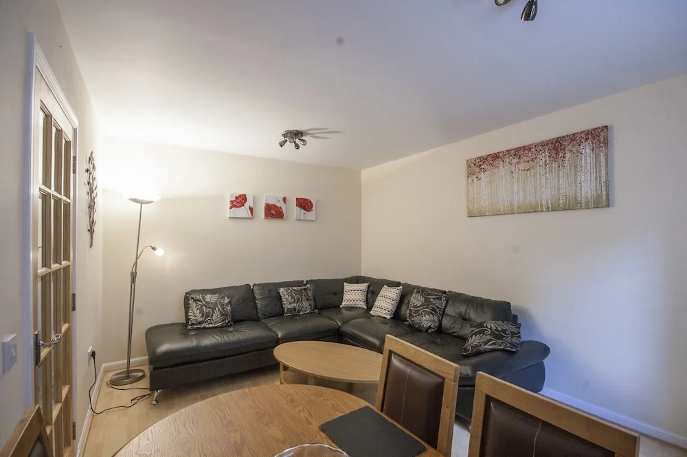 4 Varis Apartments