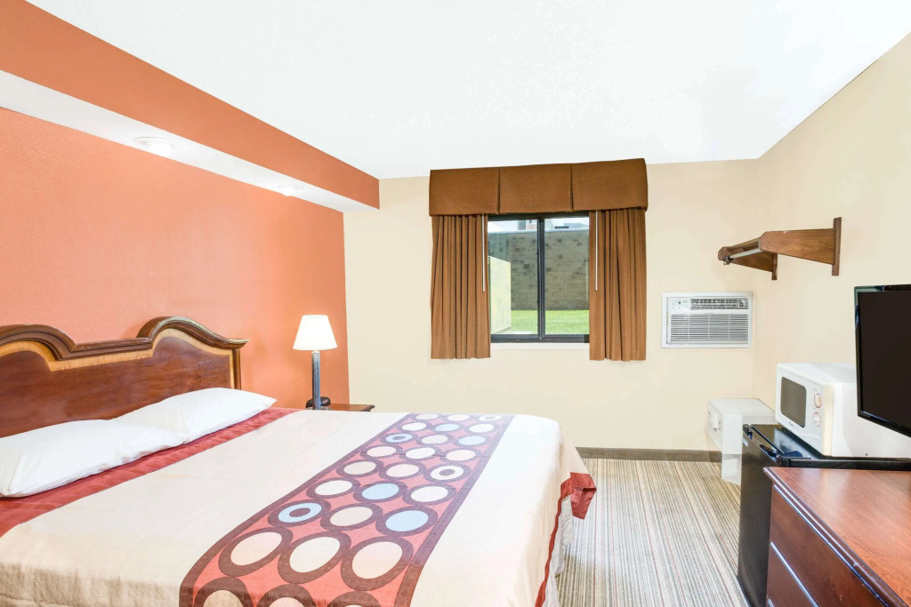Coastal Inn & Suites