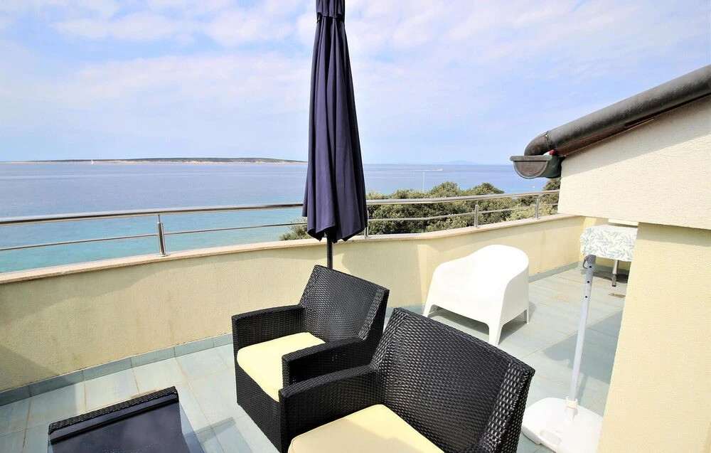 Beautiful Apartment in Mandre With 2 Bedrooms, Wifi and Indoor Swimming Pool