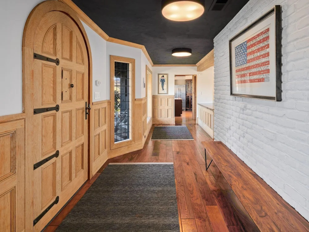 Incredible Gated Vineyard W/ Pool & Pub 3 Bedroom Home