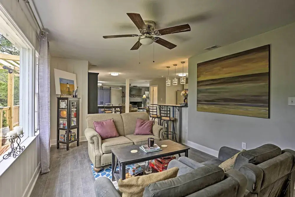 Family-friendly Escape ~ 6 Mi to City Center!
