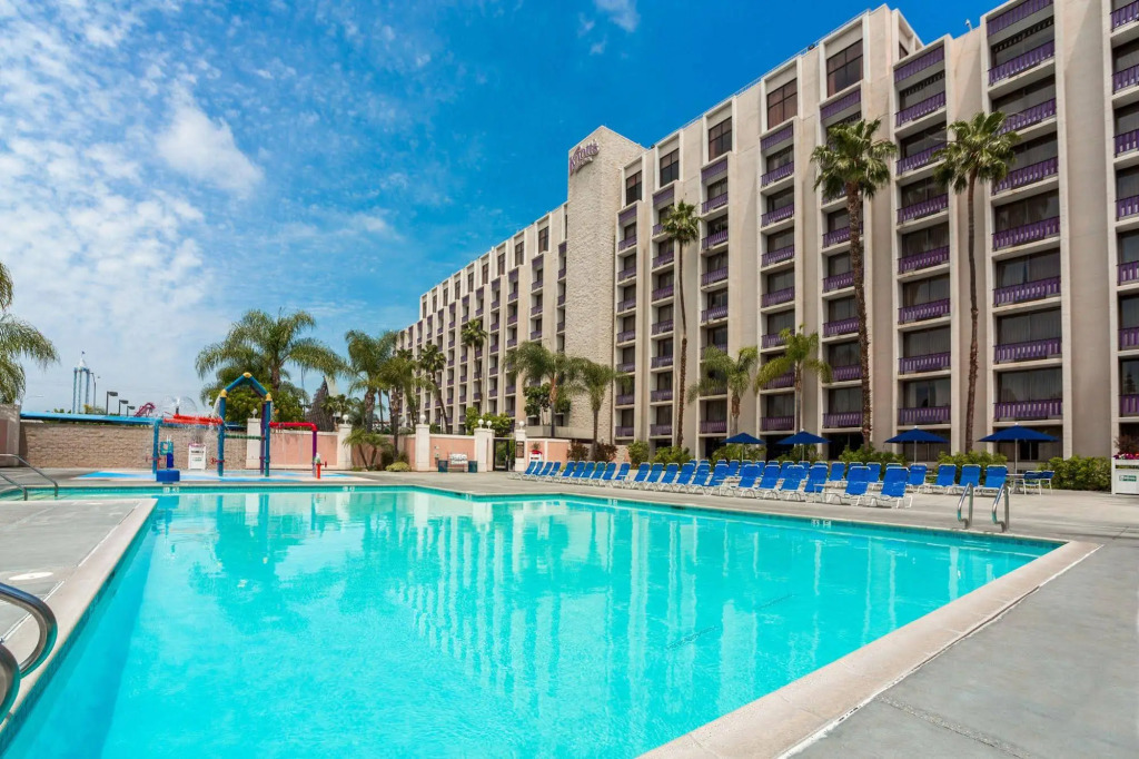 Knotts Hotel