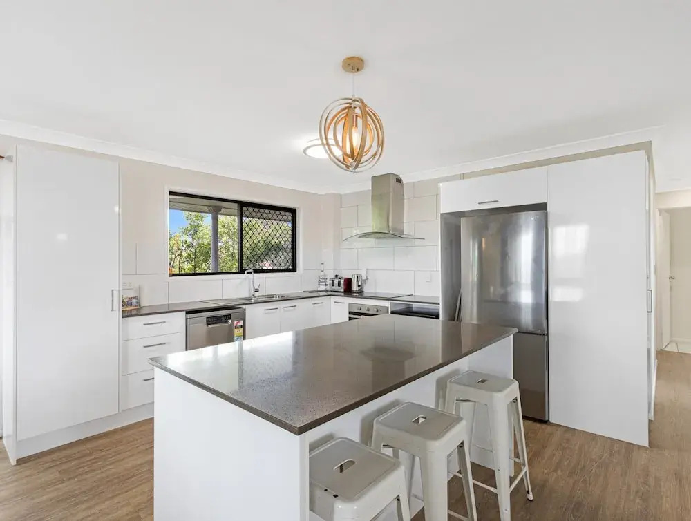 Spacious 3-Bed Home with Balcony in Hervey Bay