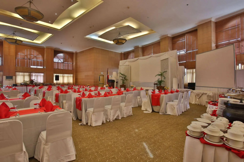 Crown Regency Suites Mactan
