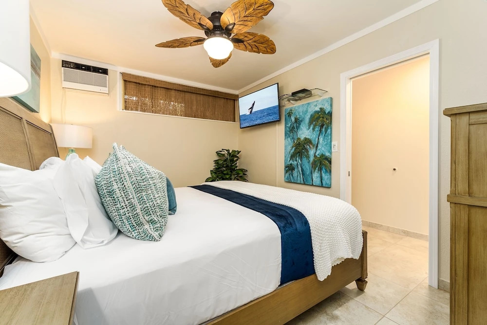 Kuleana 405 Oceanfront 1Bedroom 1 Condo by RedAwning