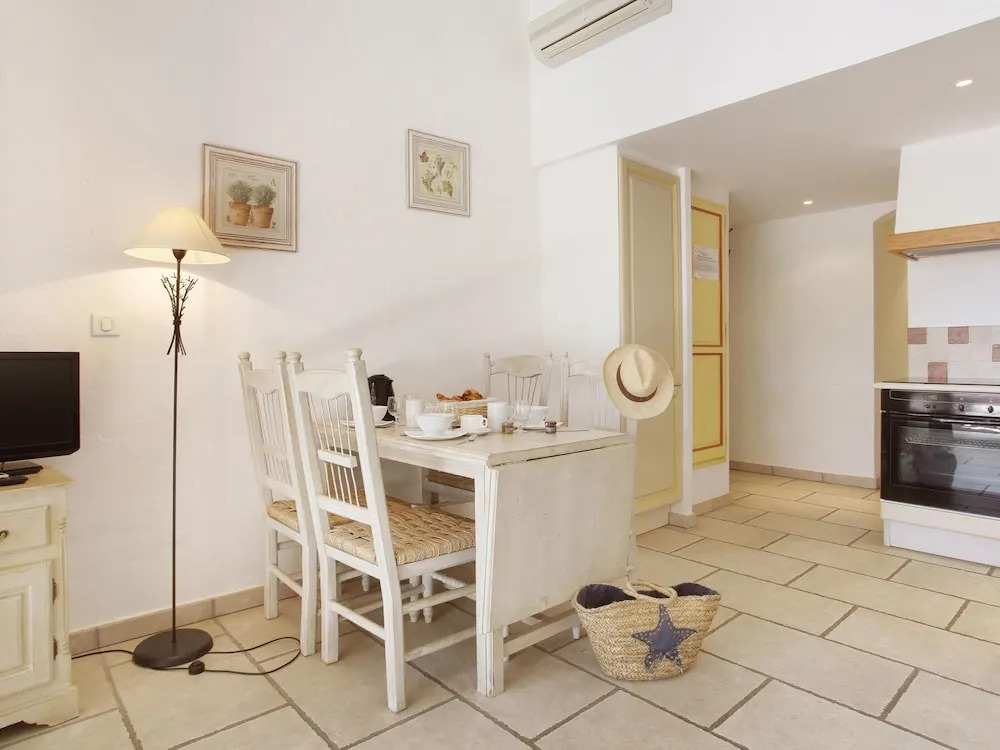 Maisonette in Gordes With Provencal Charm