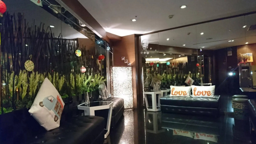 Burgary Hotel