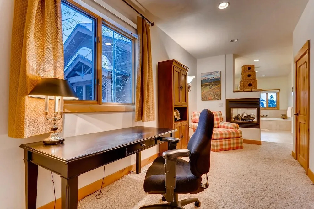 Nangle Woods  4 Bedroom Townhouse by RedAwning