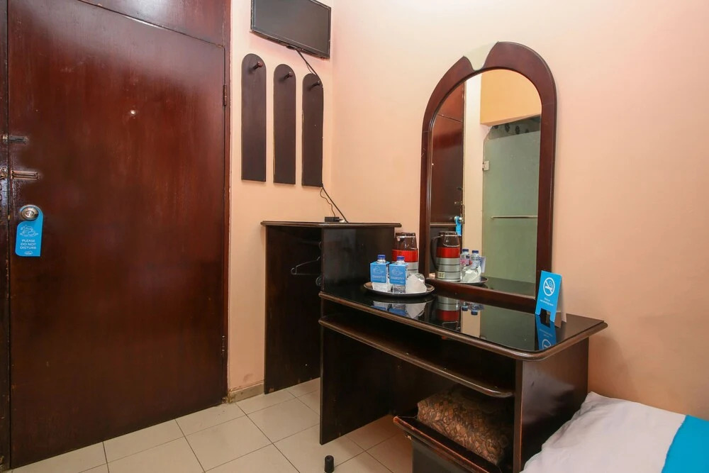 Airy Asemka Toko Tiga Seberang 27 Jakarta