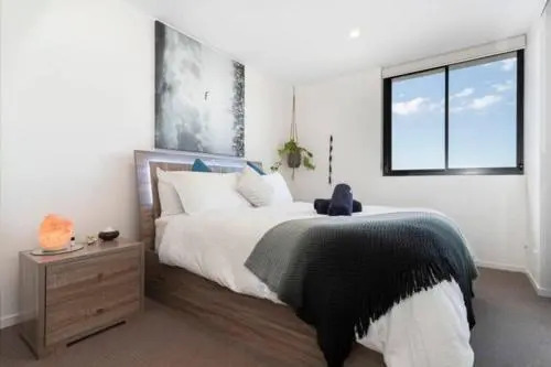 Inner city 1 bedroom Apartment with Rooftop pool and Parking - Serain Residences