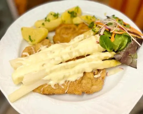 Traditionsgasthaus Goldener Löwe Riesa Restaurant & Pension